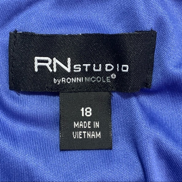 🆕 RONNI NICOLE ⭐️ Feminine Lace Spring Dress - Picture 8 of 10